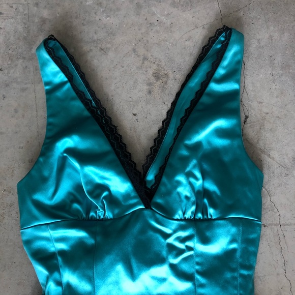 Gorgeous satin dress bebe - Picture 3 of 5